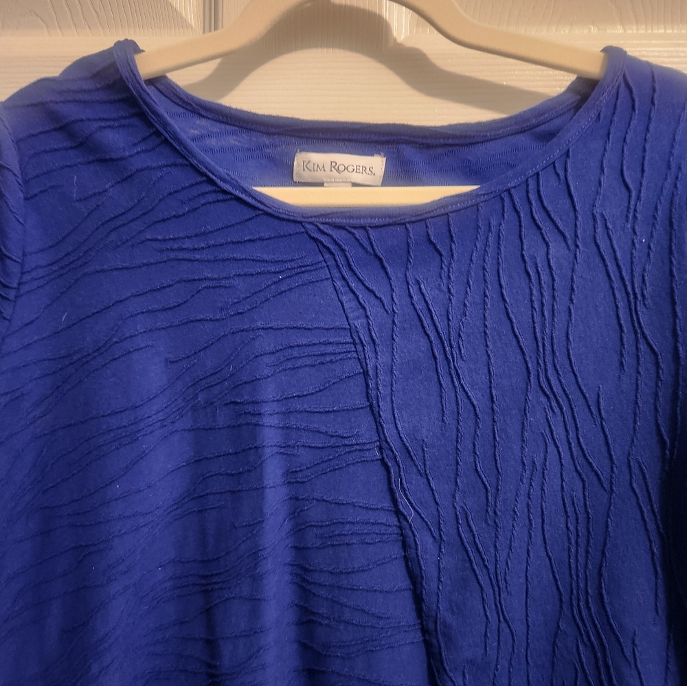 Beautiful Royal Blue Wave Pattern Top - Picture 3 of 7